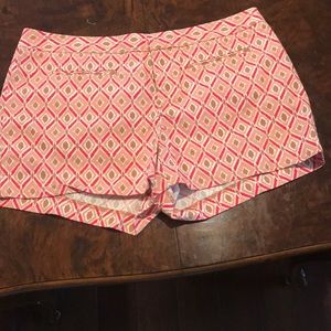 Geometric patterned shorts